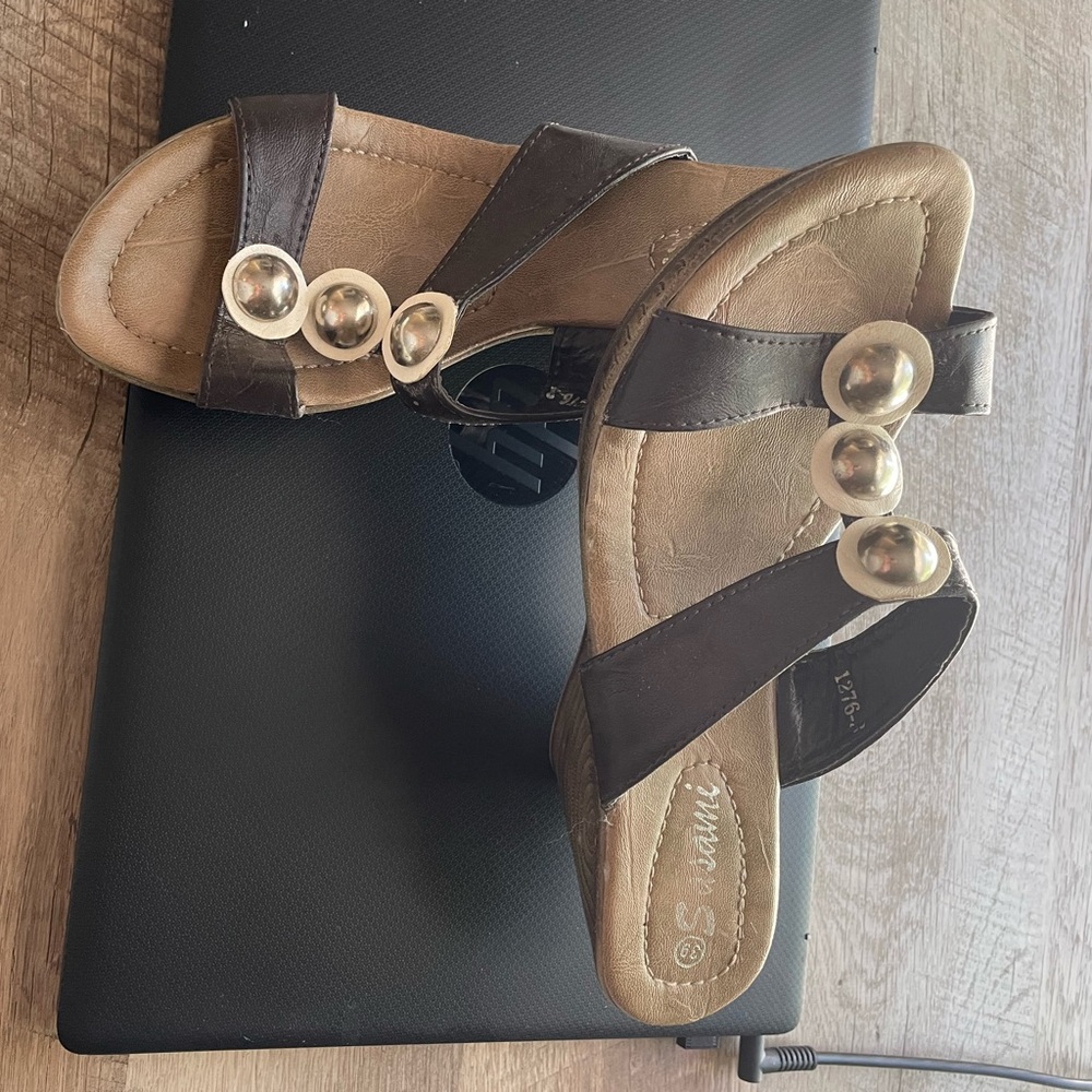 Comfy wedge heals 3”